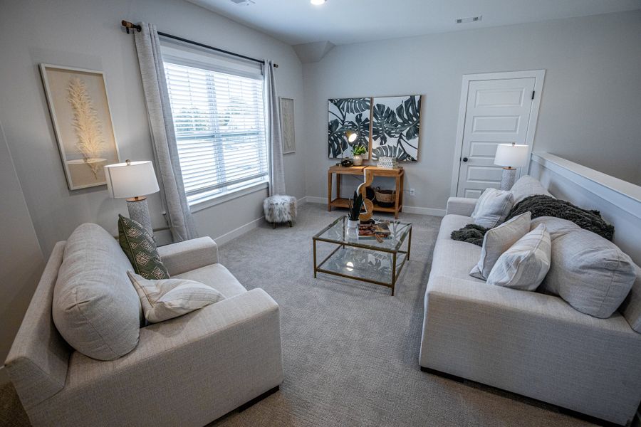 Representative furnished interior of a home built from the Willow by Grant & Co in Manor at Hall Creek, Arlington (Image 89).