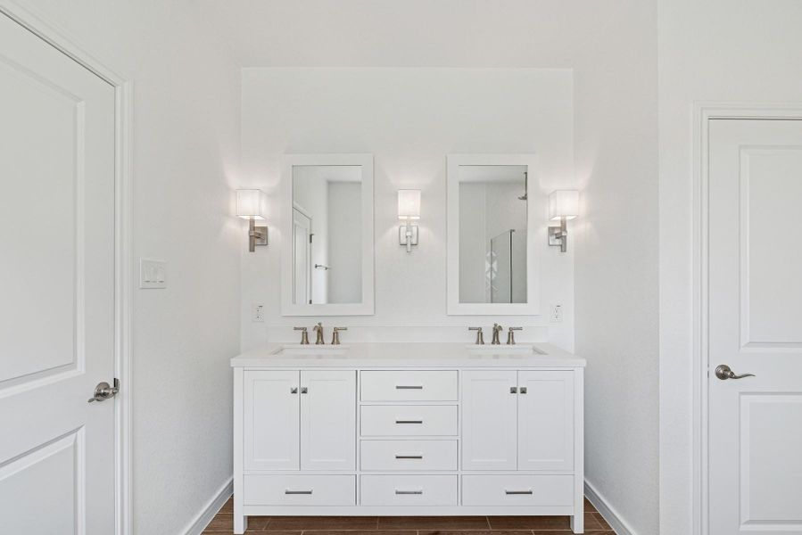 Relaxing primary bath with dual sinks Relaxing primary bath with dual sinks