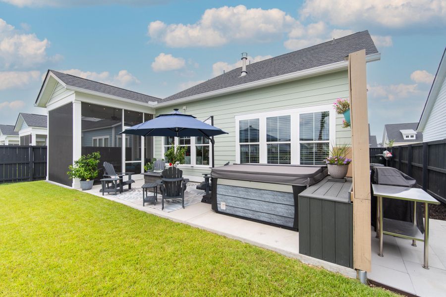 Exterior details and patio area of a home in Carnes Crossroads, Summerville (Image 27).