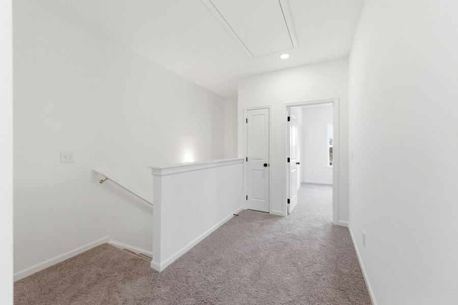 Spacious, unfurnished interior of a new home in Sweetbriar Place, Lebanon (Image 16).