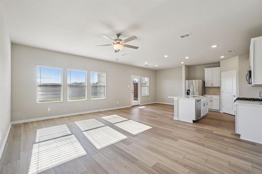 Spacious, unfurnished interior of a new home in Eastridge - Spring Series, McKinney (Image 27).