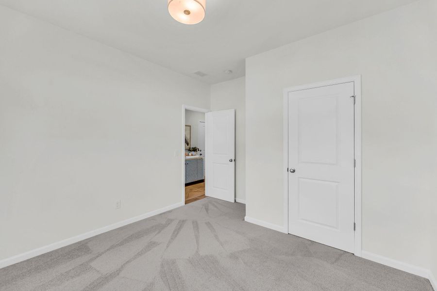 Spacious, unfurnished interior of a new home in , Charleston (Image 19).