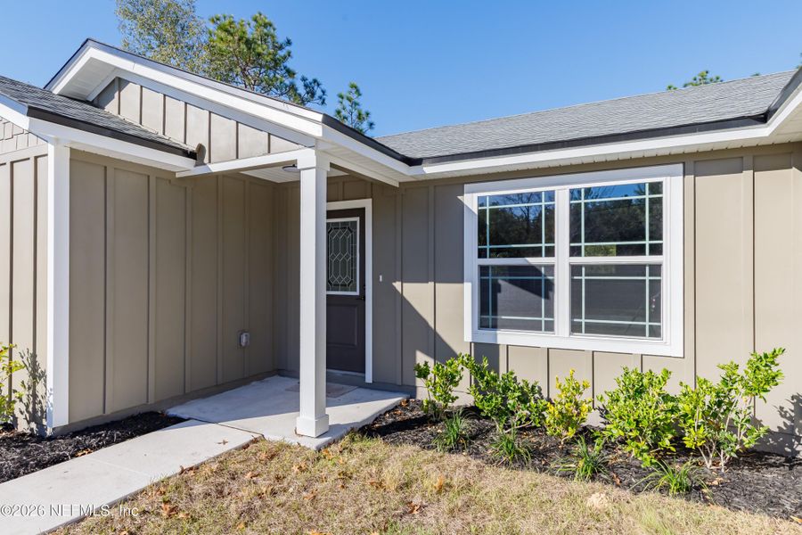 Exterior details and patio area of a home in , Keystone Heights (Image 4).