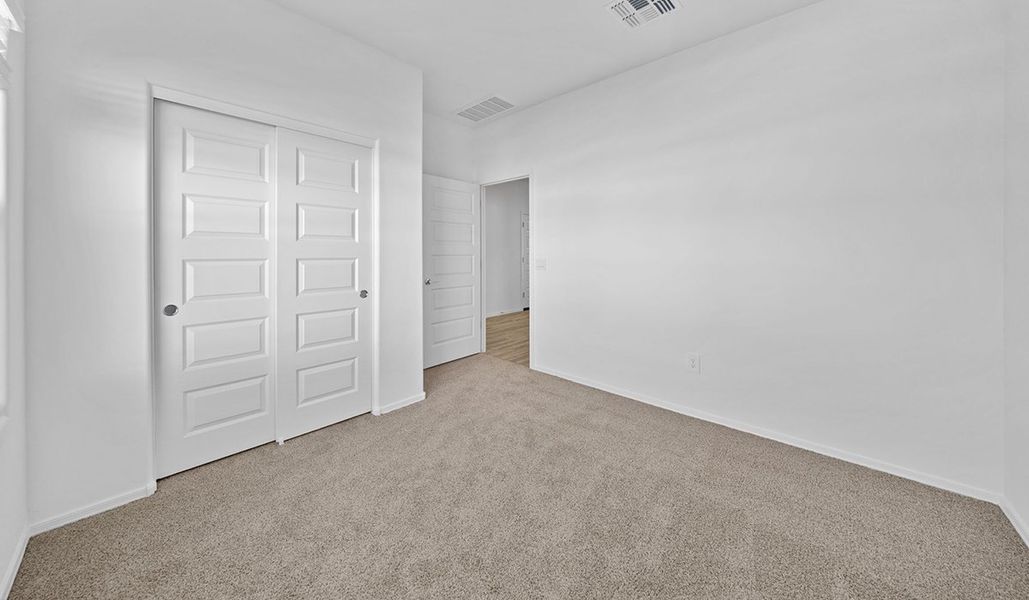 Representative unfurnished interior of a home built from the Lakeway - H40L by D.R. Horton in Sycamore Vista, Vail (Image 28).