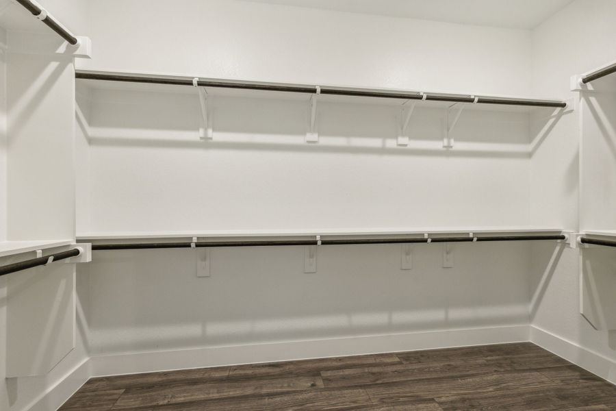 Spacious, unfurnished interior of a new home in Dove Hollow, Waxahachie (Image 24).
