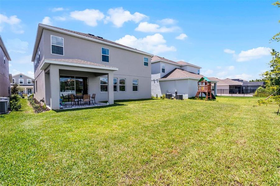 Front exterior of a new home in , Orlando, FL, highlighting curb appeal (Image 21).