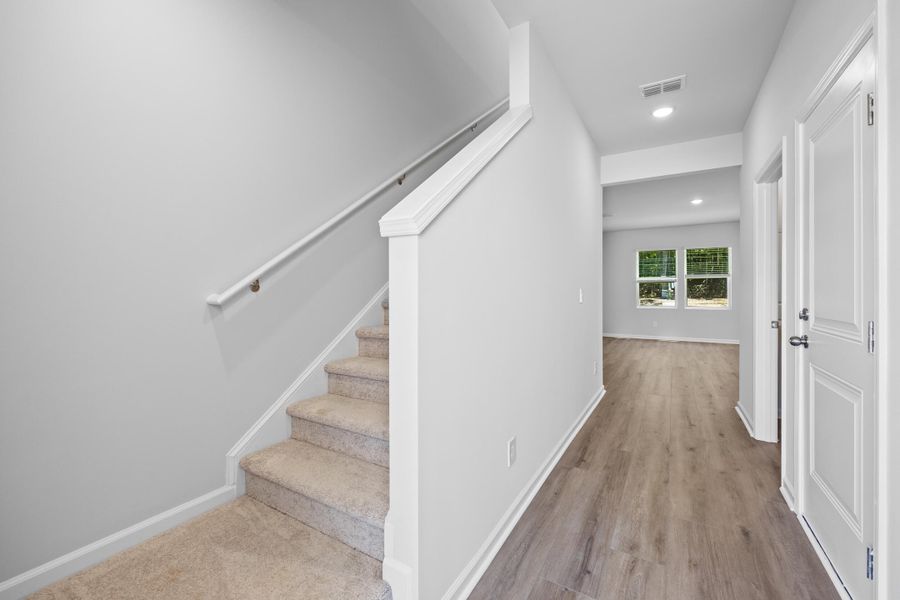 Spacious, unfurnished interior of a new home in Bradford Pointe, Summerville (Image 16).