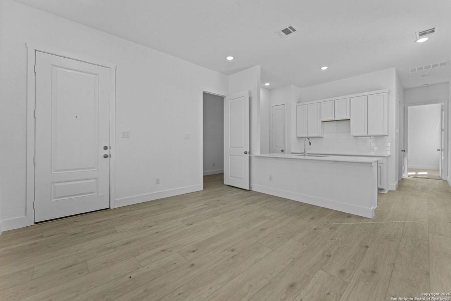 Spacious, unfurnished interior of a new home in , New Braunfels (Image 34).