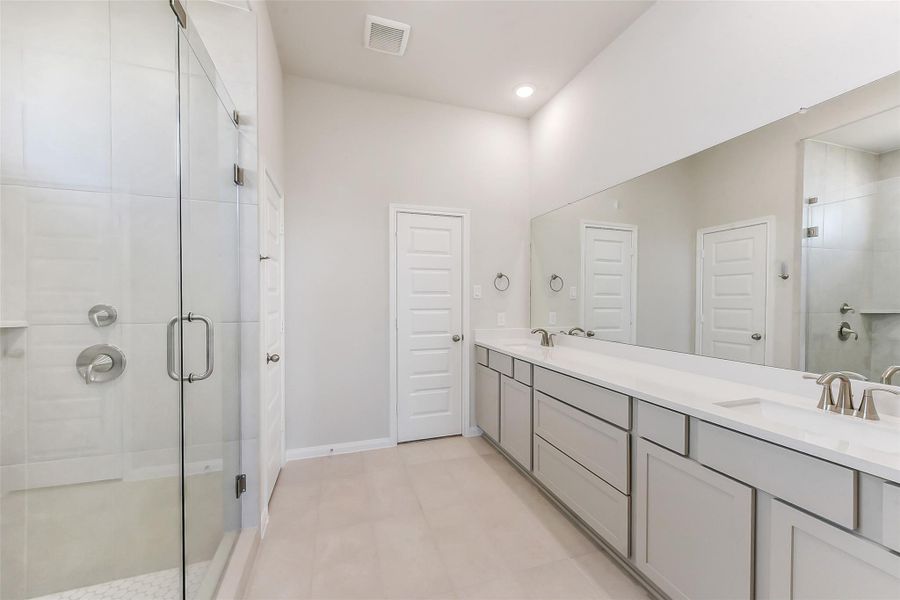 Furnished interior view inside a new home in River Ranch Meadows, Dayton (Image 16).