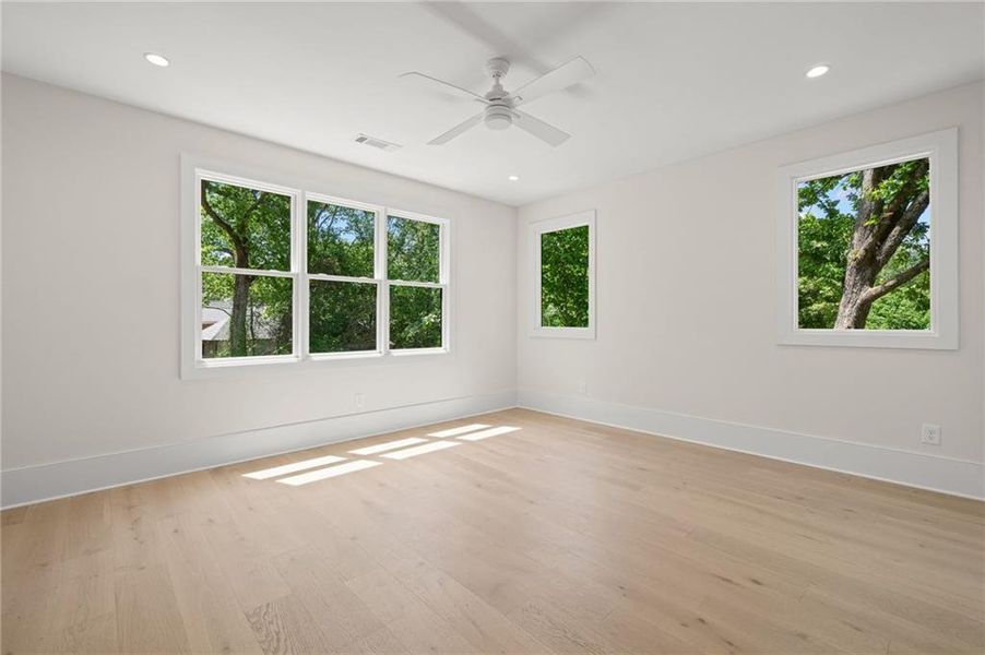Spacious, unfurnished interior of a new home in , Brookhaven (Image 24).