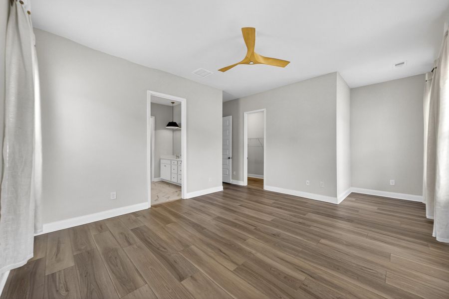 Spacious, unfurnished interior of a new home in , Summerville (Image 34).