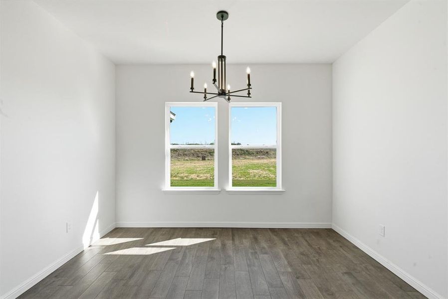 Spacious, unfurnished interior of a new home in , Lipan (Image 13).