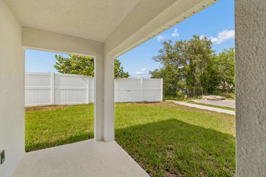 Representative exterior details of a home built from the 1515 by Adams Homes in Winding Oaks, Weeki Wachee (Image 4).
