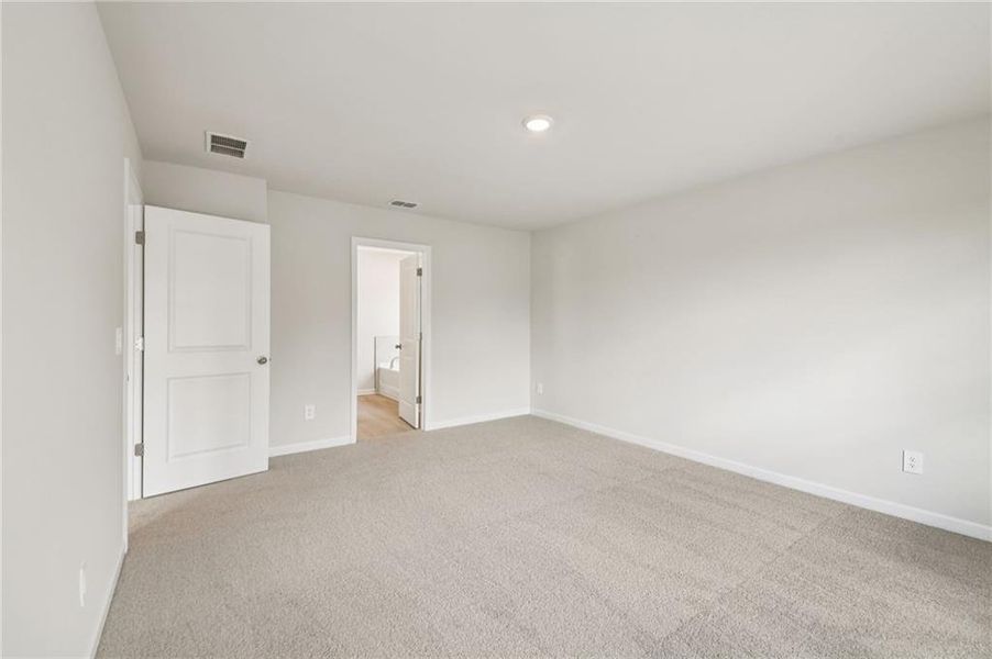 Spacious, unfurnished interior of a new home in Creekside at Oxford Park, Fairburn (Image 45). Spacious, unfurnished interior of a new home in Creekside at Oxford Park, Fairburn (Image 45).