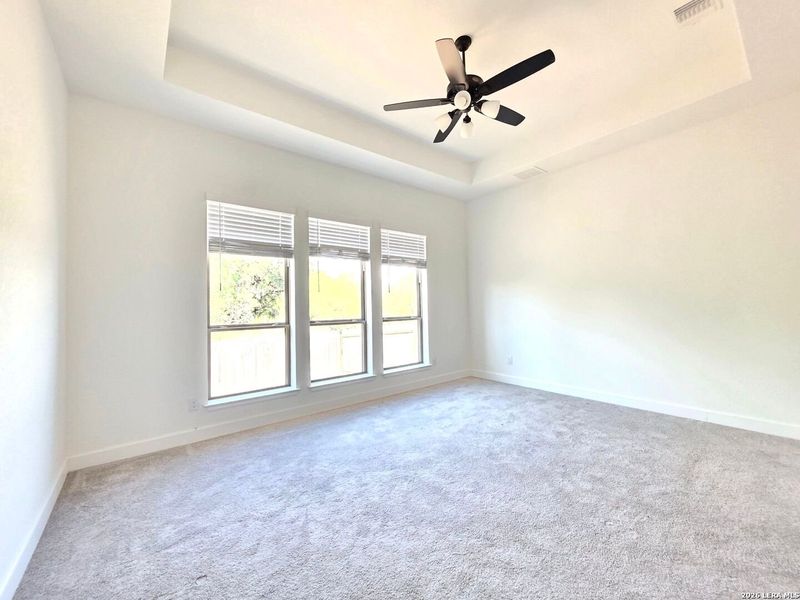 Spacious, unfurnished interior of a new home in Stevens Ranch, San Antonio (Image 18).