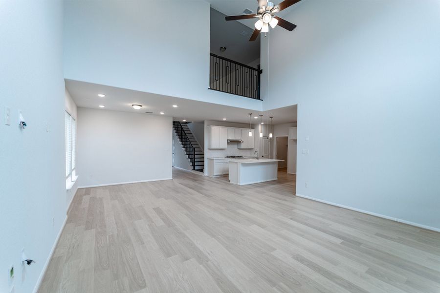 Spacious, unfurnished interior of a new home in Sunfield, Buda (Image 14).
