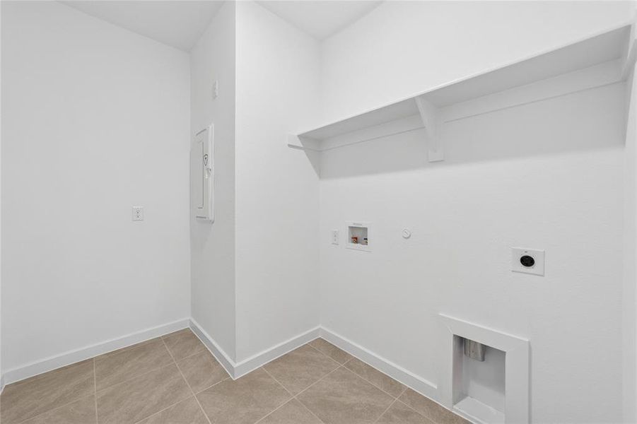 Spacious, unfurnished interior of a new home in Rolling Ridge, Van Alstyne (Image 23).