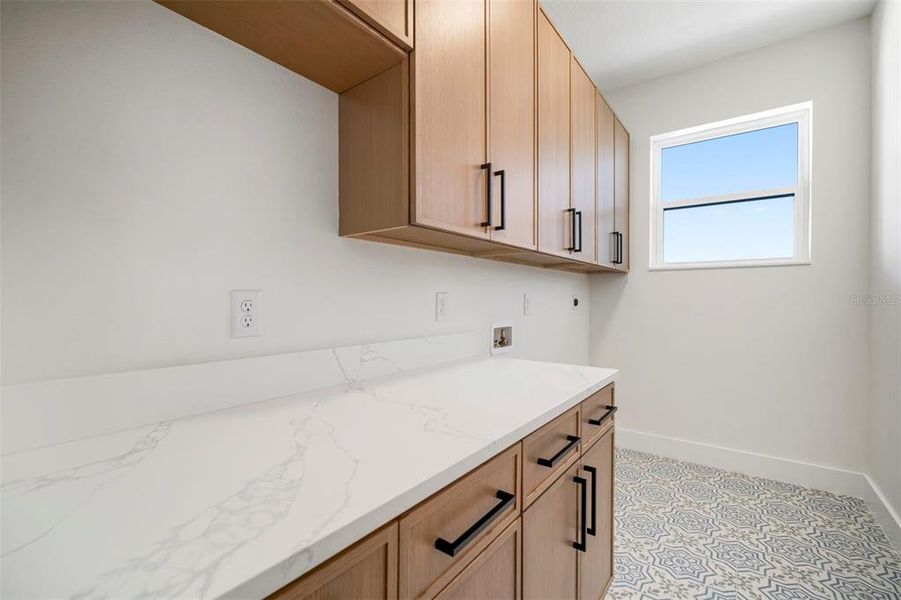 Furnished interior view inside a new home in , Apollo Beach (Image 14).