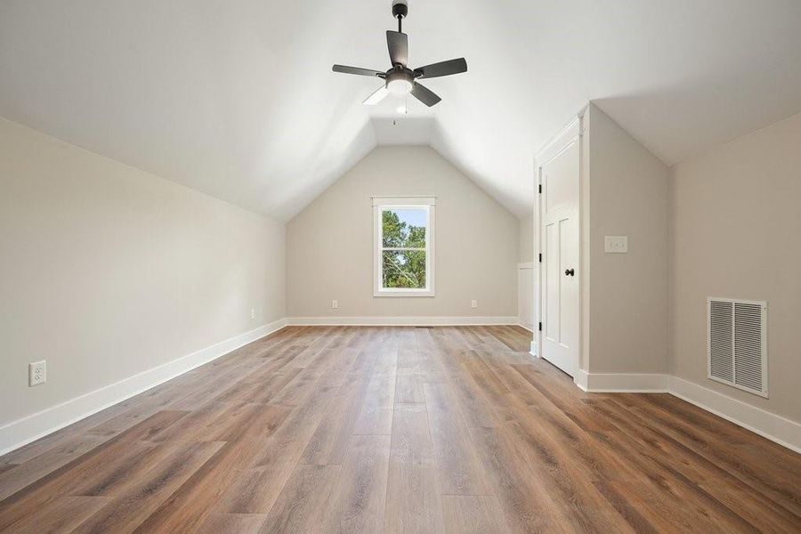Spacious, unfurnished interior of a new home in , Talking Rock (Image 39).