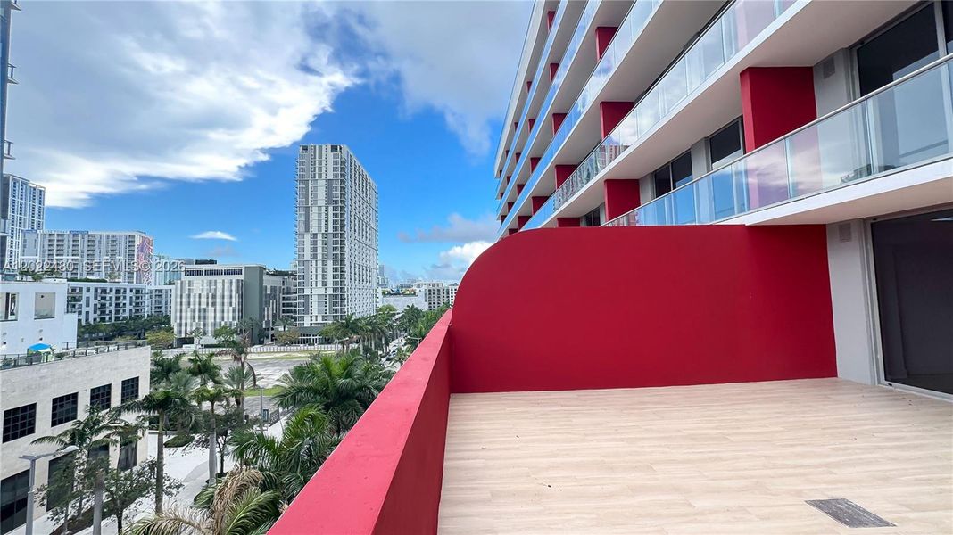 Condo located in Miami, FL showcasing its design and architecture (Image 20).