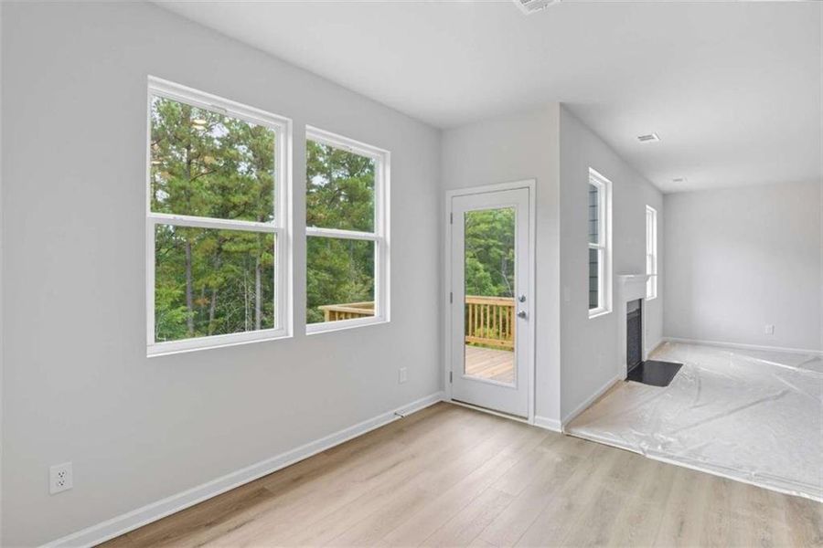 Spacious, unfurnished interior of a new home in Creekside Landing, Dallas (Image 19).