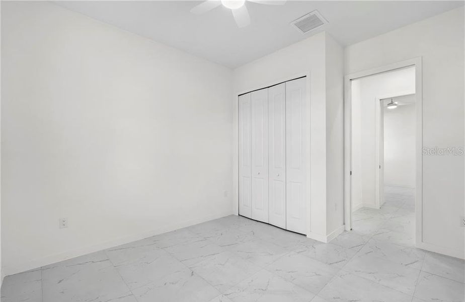 Spacious, unfurnished interior of a new home in , Cape Coral (Image 27).