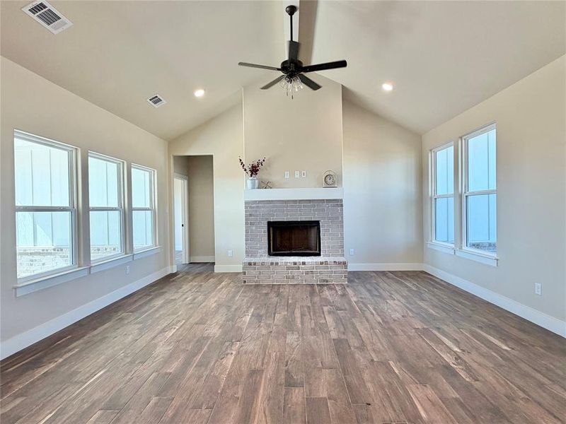 Spacious, unfurnished interior of a new home in , Weatherford (Image 24).