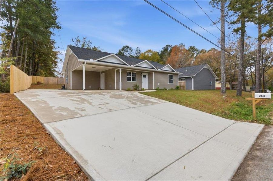 Exterior details and patio area of a home in , Rome (Image 3).
