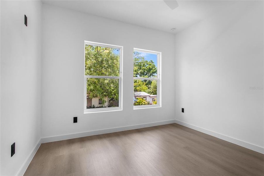 Spacious, unfurnished interior of a new home in , St. Petersburg (Image 23).
