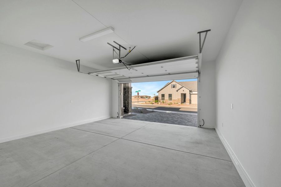 Spacious, unfurnished interior of a new home in Skyline at Verrado Regent Hills, Buckeye (Image 11).