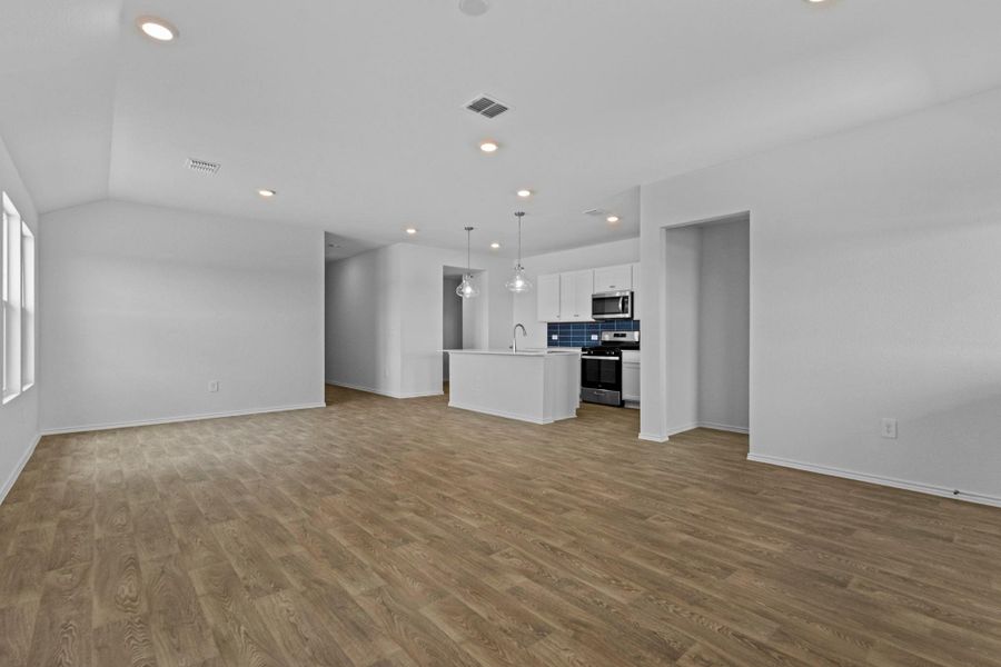 Spacious, unfurnished interior of a new home in , Kyle (Image 24).