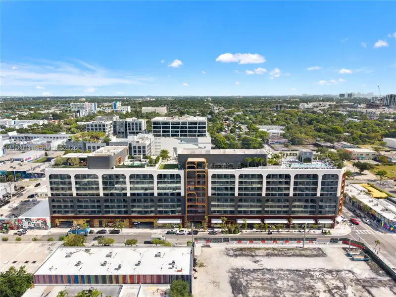 Condo located in Miami, FL showcasing its design and architecture (Image 27).