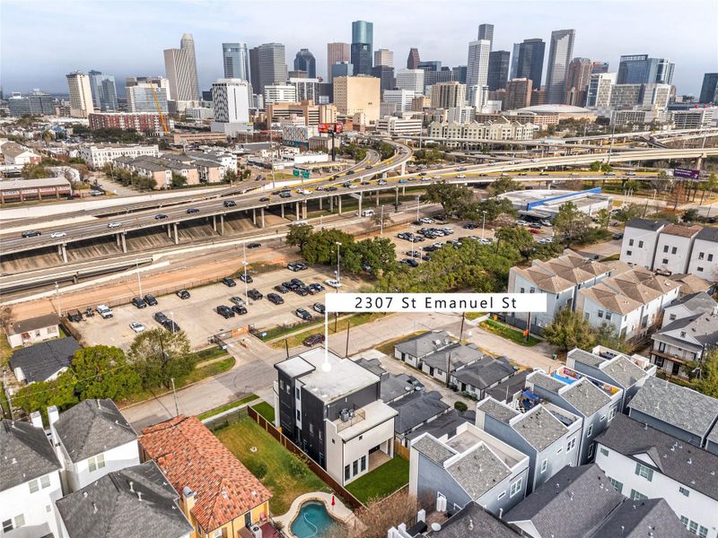 Prime location minutes to Downtown with easy access to I-45, 59 & 288. Prime location minutes to Downtown with easy access to I-45, 59 & 288.