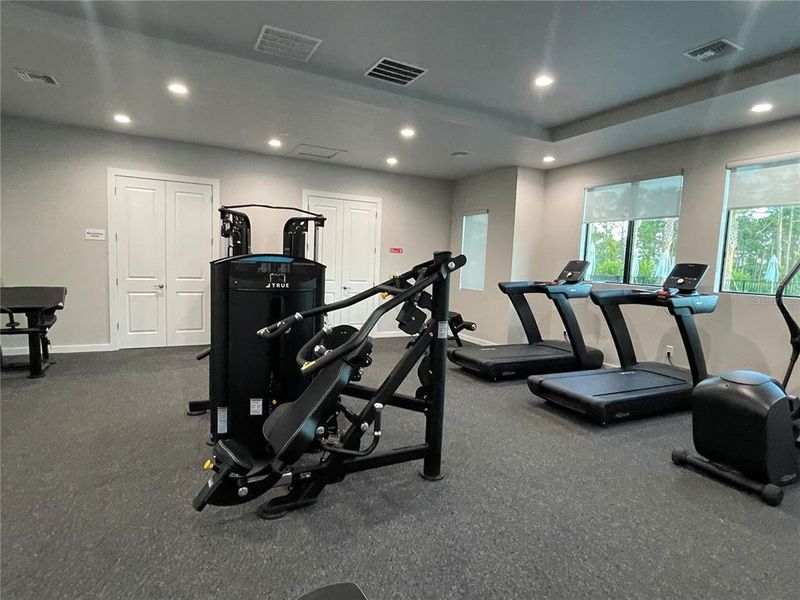 Community amenities in , Englewood (Image 19).