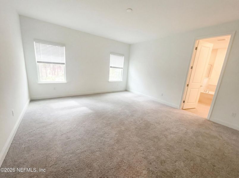 Spacious, unfurnished interior of a new home in Tributary, Yulee (Image 14).