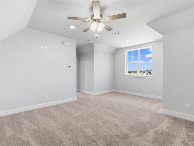 Spacious, unfurnished interior of a new home in Hidden Valley I, Princeton (Image 16).