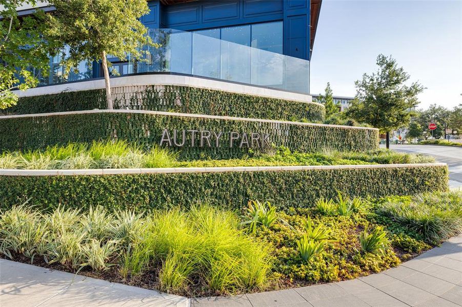 Located on the West End of Buffalo Bayou Park the newest Urban Village, Regent Square and Autry Park, features world class dining, shopping, and entertainment.