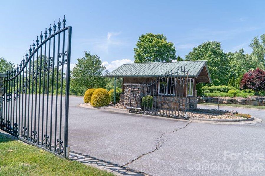 Community amenities in , Morganton (Image 20).