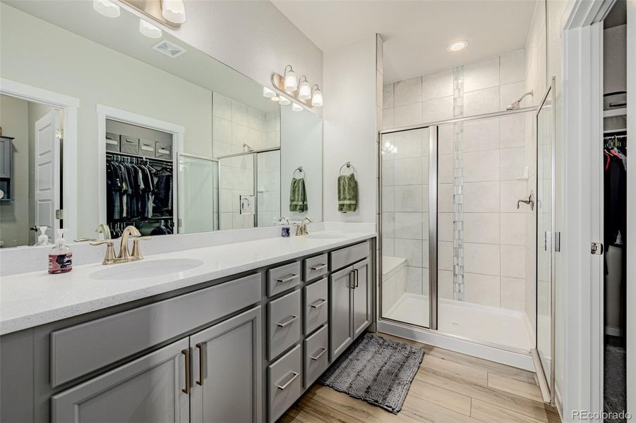 Primary Bathroom ensuite w/double sinks and stand-up shower Primary Bathroom ensuite w/double sinks and stand-up shower