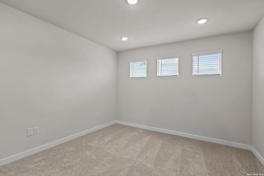 Spacious, unfurnished interior of a new home in Rosemont Hill, San Antonio (Image 20).