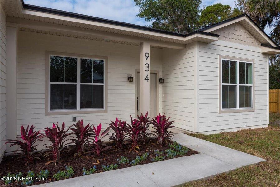 Exterior details and patio area of a home in , Orange Park (Image 4).