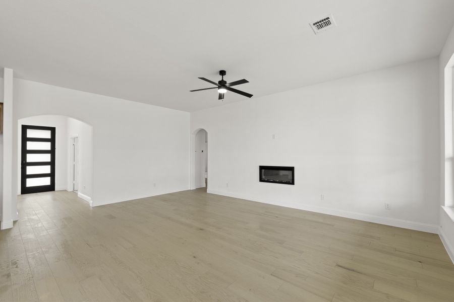 Spacious, unfurnished interior of a new home in Lovers Landing, Forney (Image 17). Spacious, unfurnished interior of a new home in Lovers Landing, Forney (Image 17).