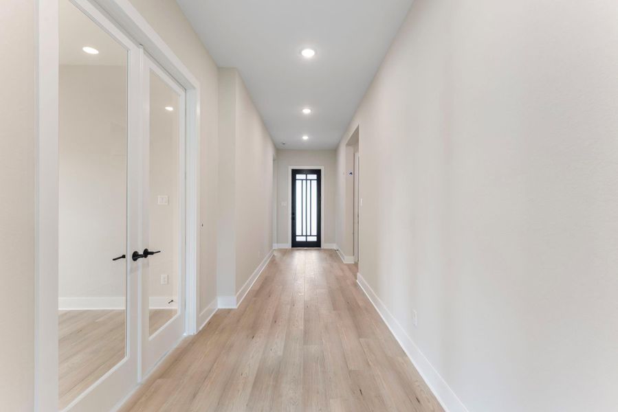 Spacious, unfurnished interior of a new home in , The Woodlands (Image 25).