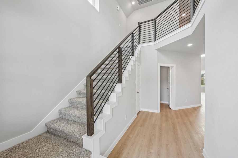 Spacious, unfurnished interior of a new home in Granger Pines, Conroe (Image 10).