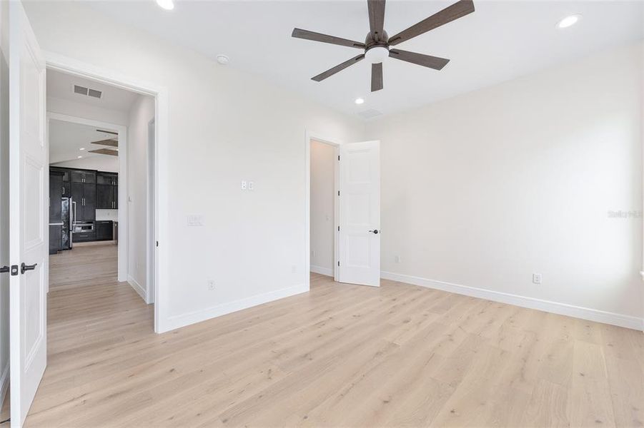 Spacious, unfurnished interior of a new home in , Ocala (Image 15).