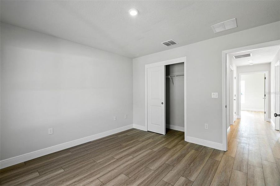 Spacious, unfurnished interior of a new home in , Ocala (Image 28).