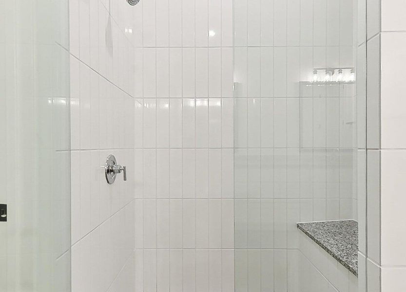 Interior details featuring tiled shower Interior details featuring tiled shower