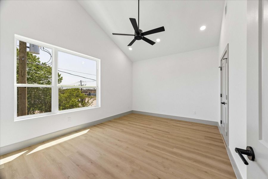 Vaulted ceilings, expansive windows, and abundant natural light create an inviting owner’s retreat with room for both relaxation and everyday comfort.
