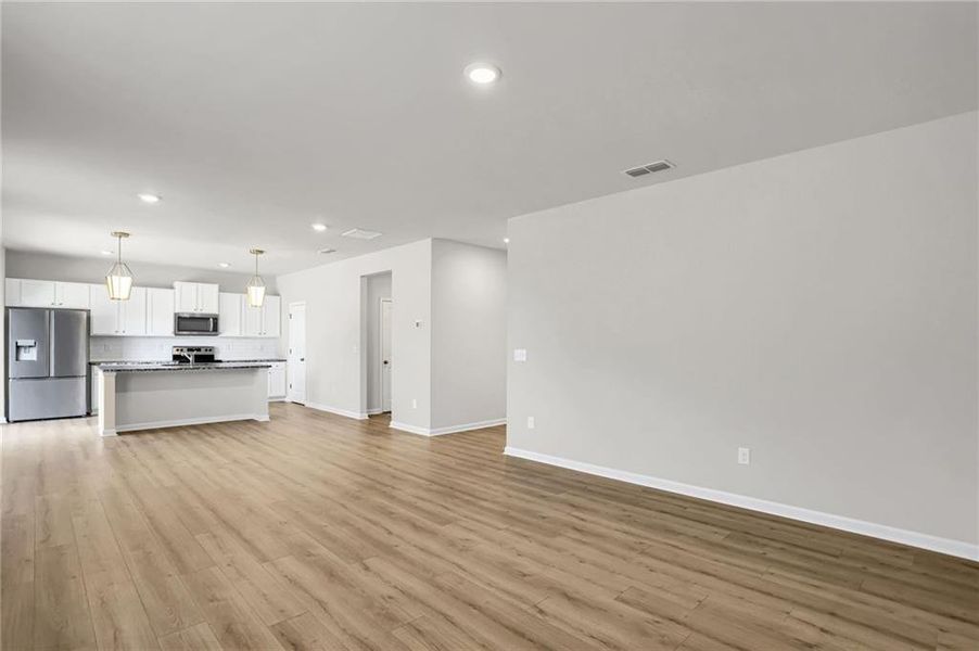 Spacious, unfurnished interior of a new home in Summit Pointe, Dallas (Image 14).