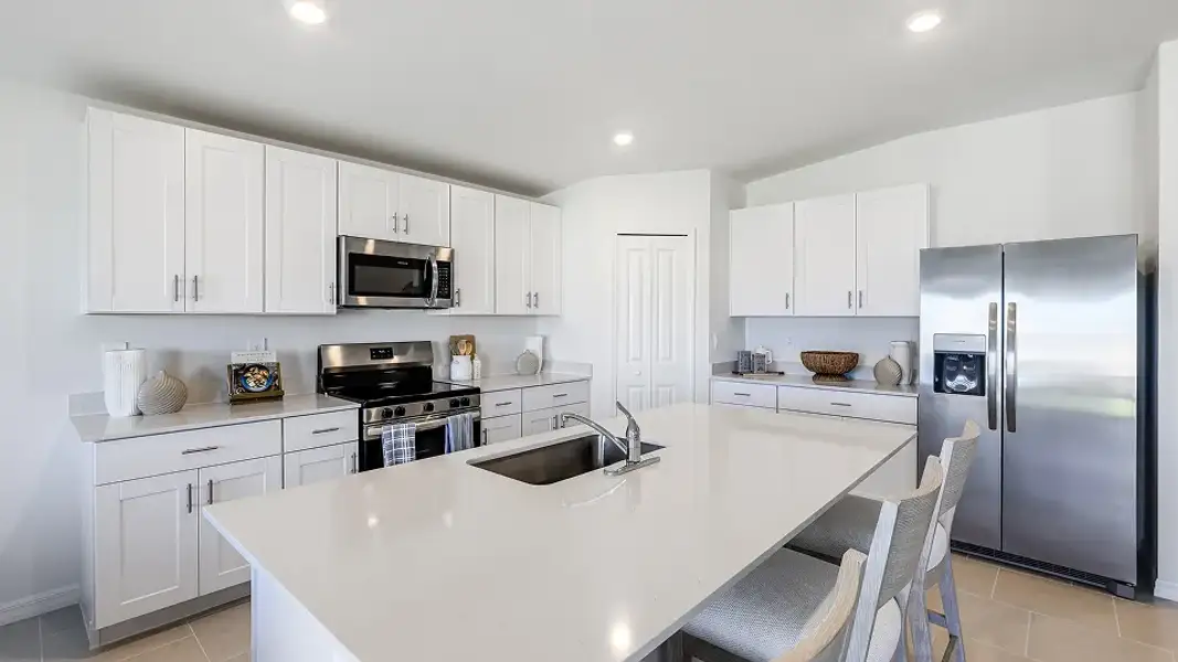Florida Core P002 Bravo Kitchen 4of5 F1 Base5 10 24 25